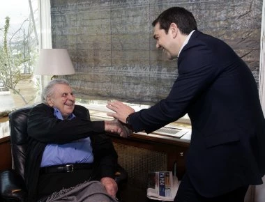 Μ. Θεοδωράκης σε Αλ. Τσίπρα: «Σε συγχαίρουν αυτοί που κάποτε έλεγες δολοφόνους»